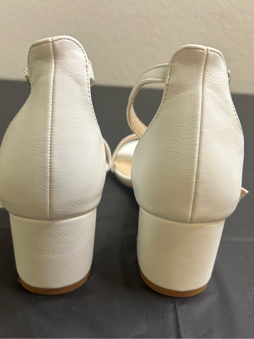 Party White Open-Toe Ankle-Strap Low Block Chunky Heels Size 7 (Like New) - Picture 6 of 16